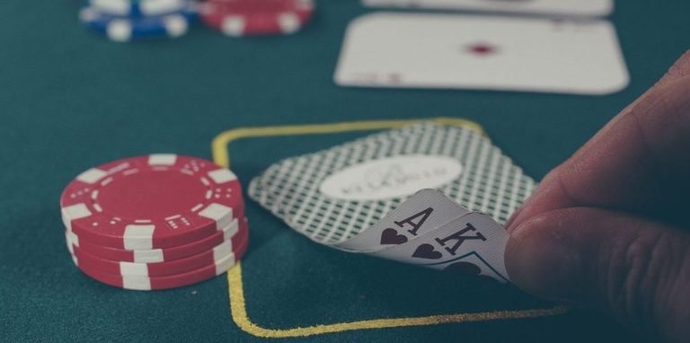 Platform perjudian online sportsbook dan kasino di Indonesia dengan desain mobile friendly